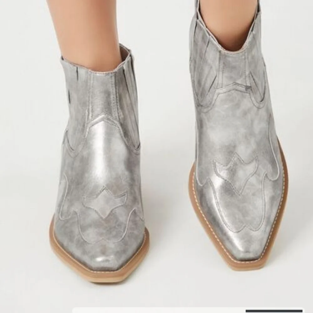 Forever 21 Faux Leather Pointed Toe Booties‎ Size 8